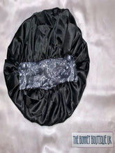 Load image into Gallery viewer, LADY IN BLAQUE BONNET
